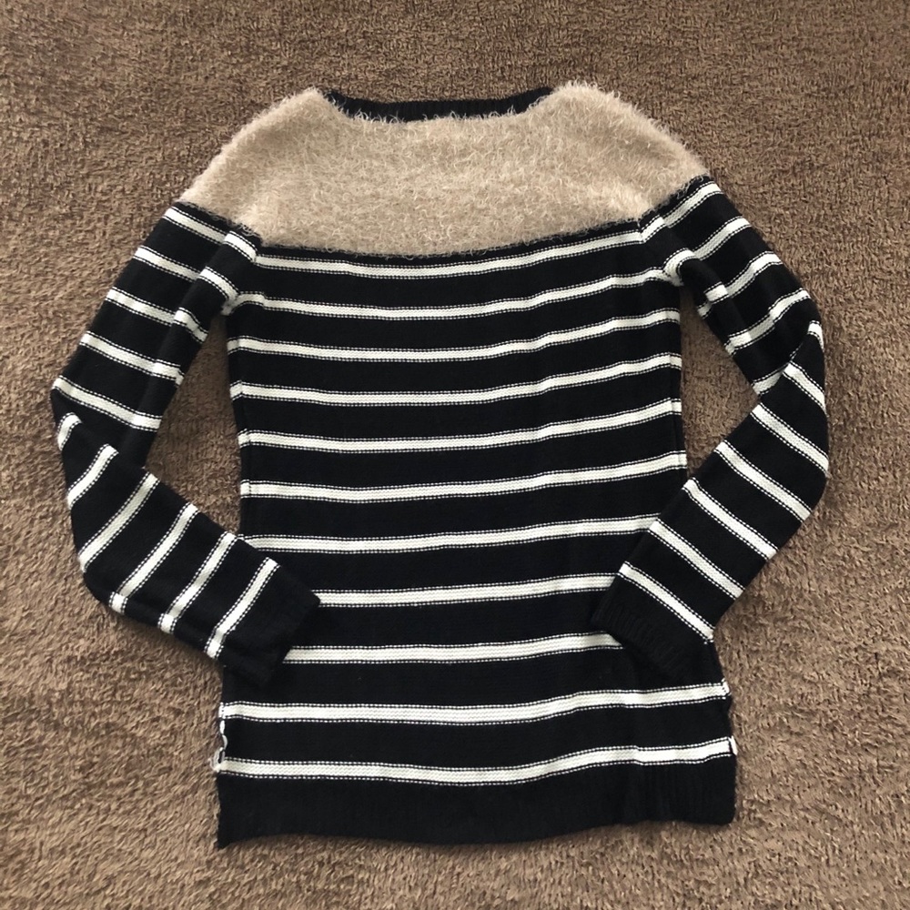 Pink Rose Sweater - Picture 2 of 9